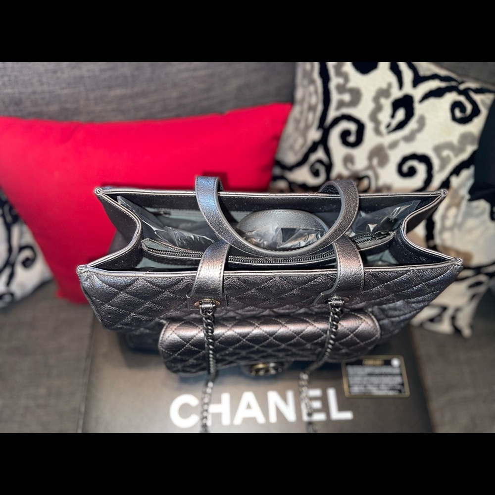 Chanel Purse - Picture 5 of 8
